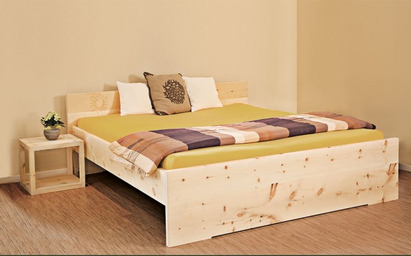 Massivholzbett Zirbe - SONNENGRUSS